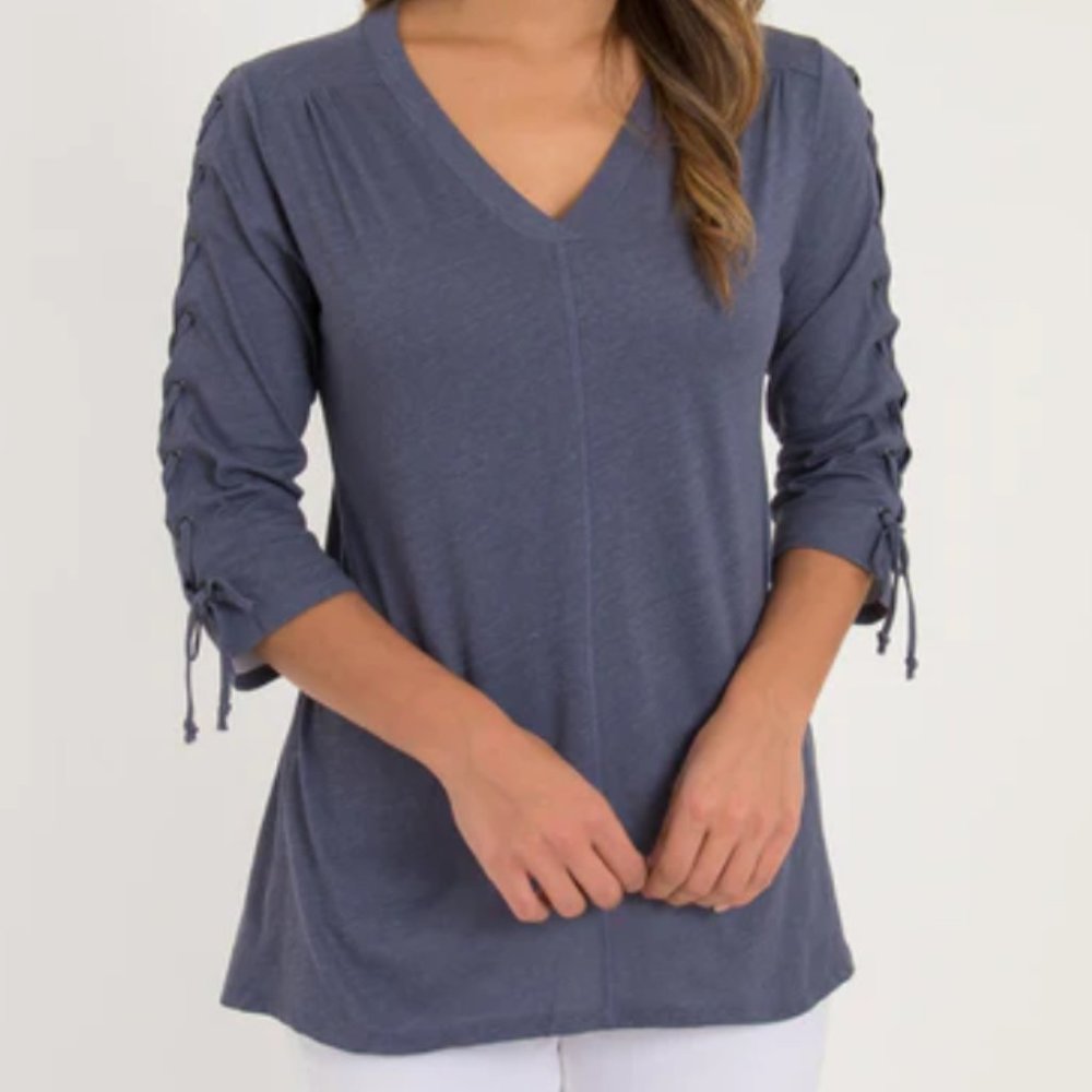 NWT Simply Noelle X's and O's Top